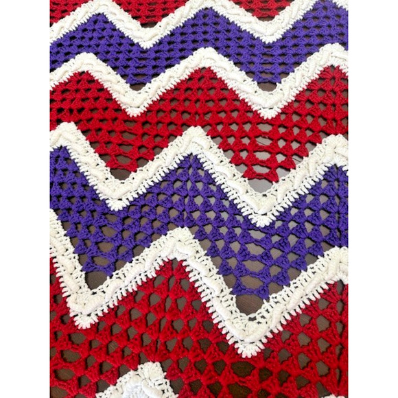 Vintage "HANDMADE CROCHET CHEVRON AFGHAN THROW" Red/White/Purple - Picture 5 of 9